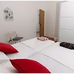 Large Between Split And Trogir Apartman *