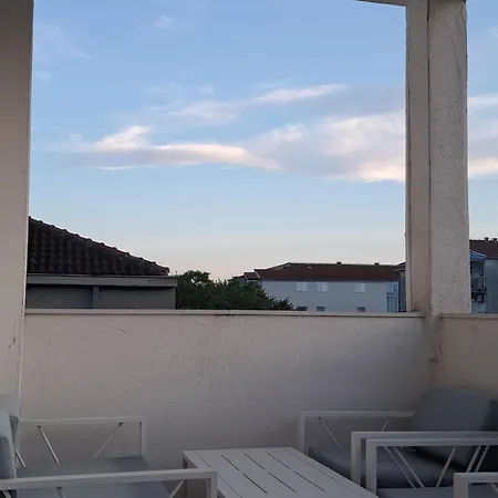 Large Between Split And Trogir Apartman