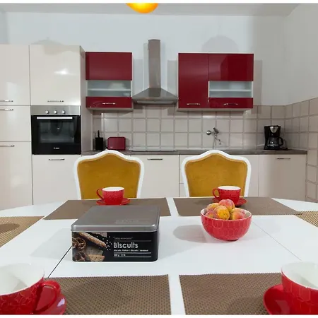 Large Between Split And Trogir Appartement
